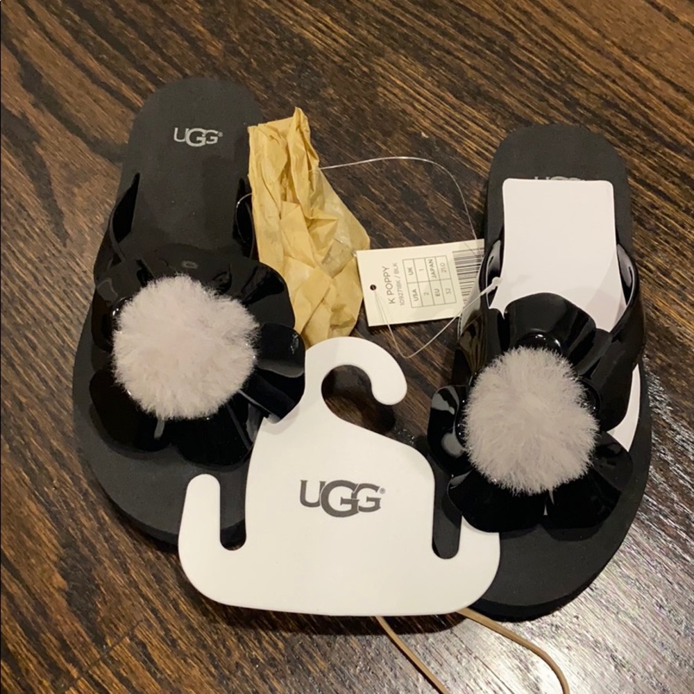 Black K Poppy Ugg sandals